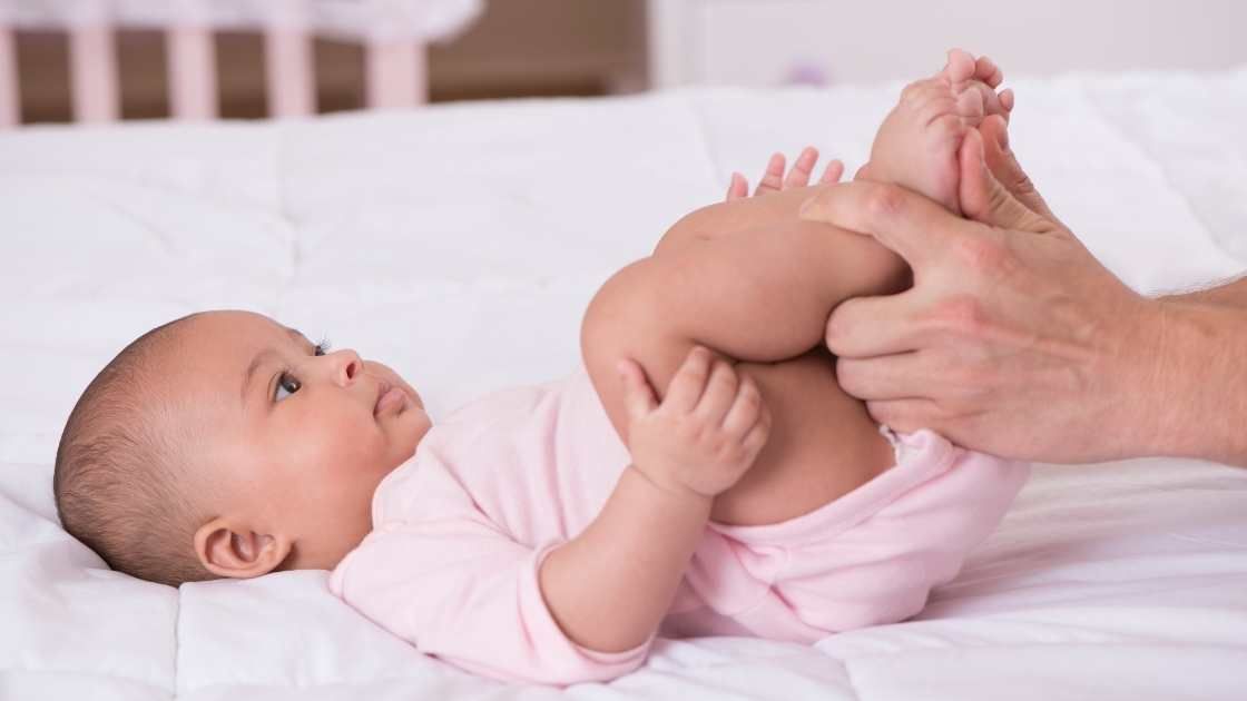 Como dar masajes al bebe